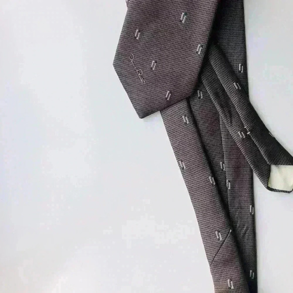 Oscar de la Renta Men’s Tie. - Picture 6 of 6